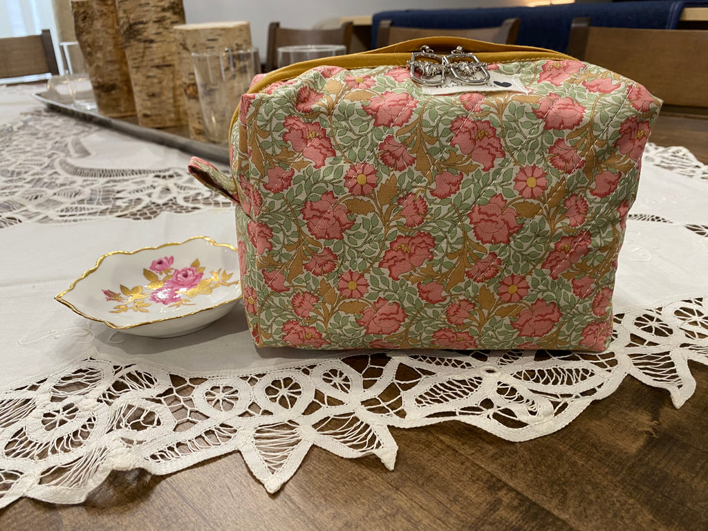 BOXY COSMETIC POUCH - Small