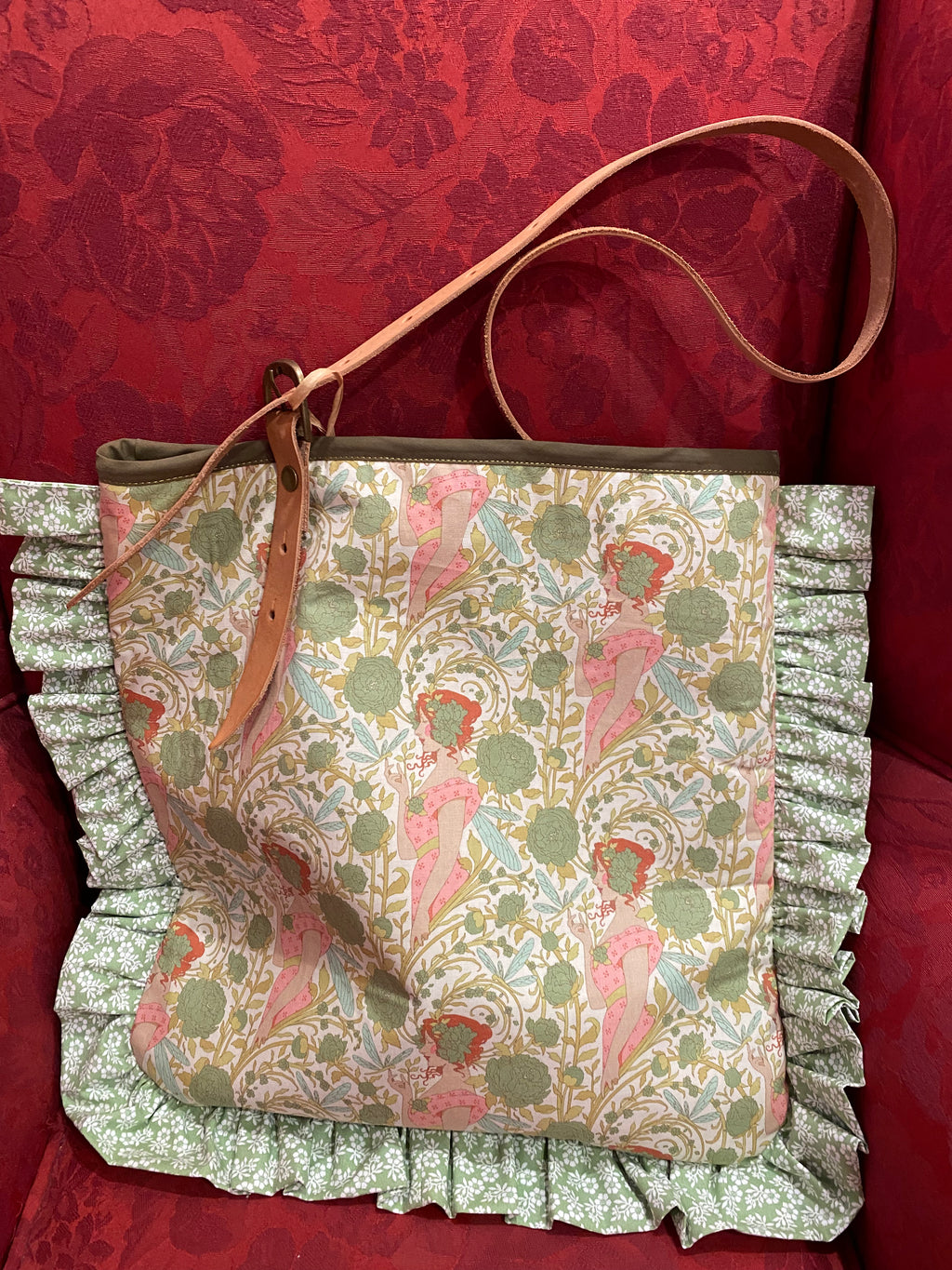 RUFFLE TOTE BAG