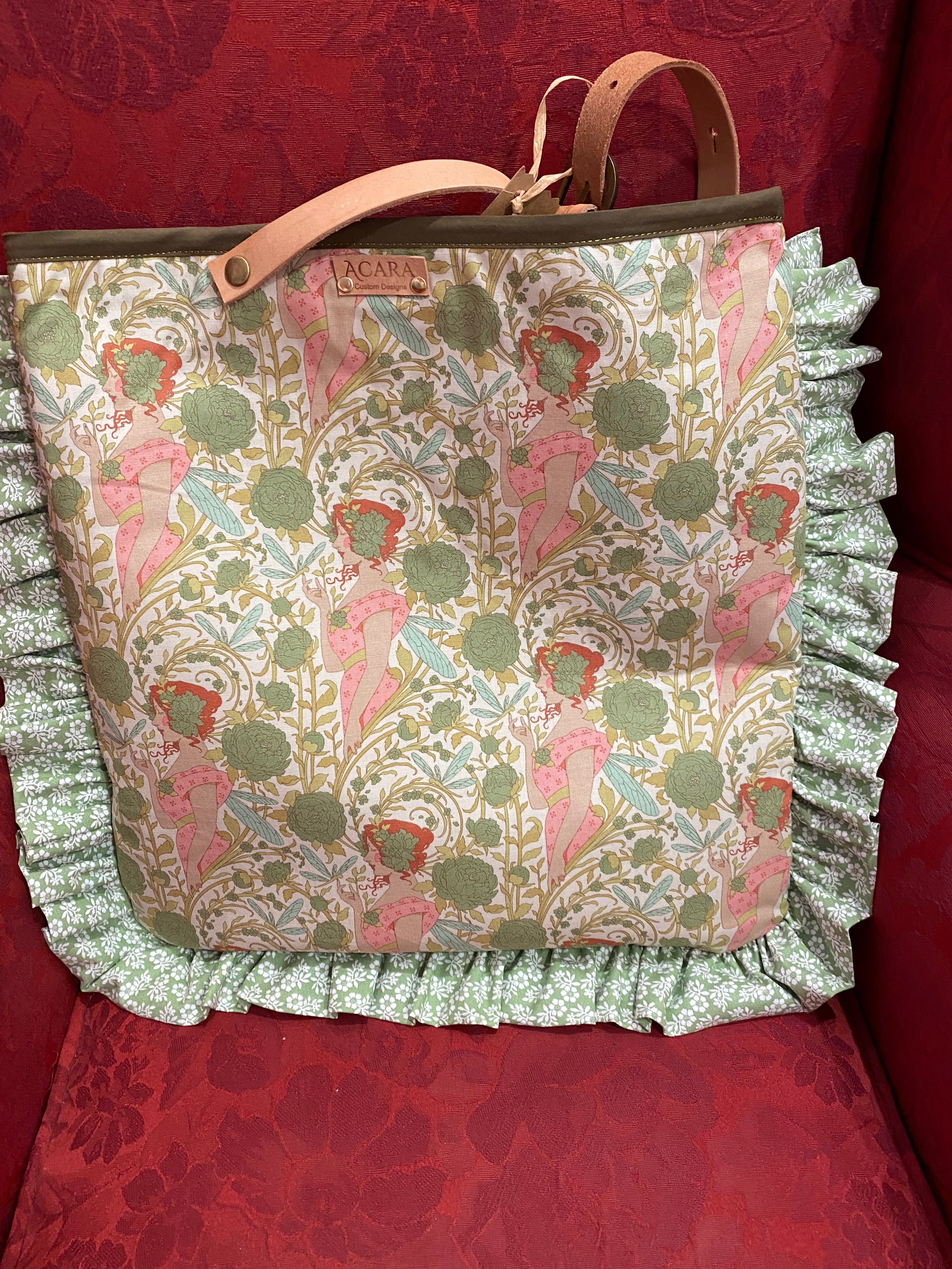 RUFFLE TOTE BAG