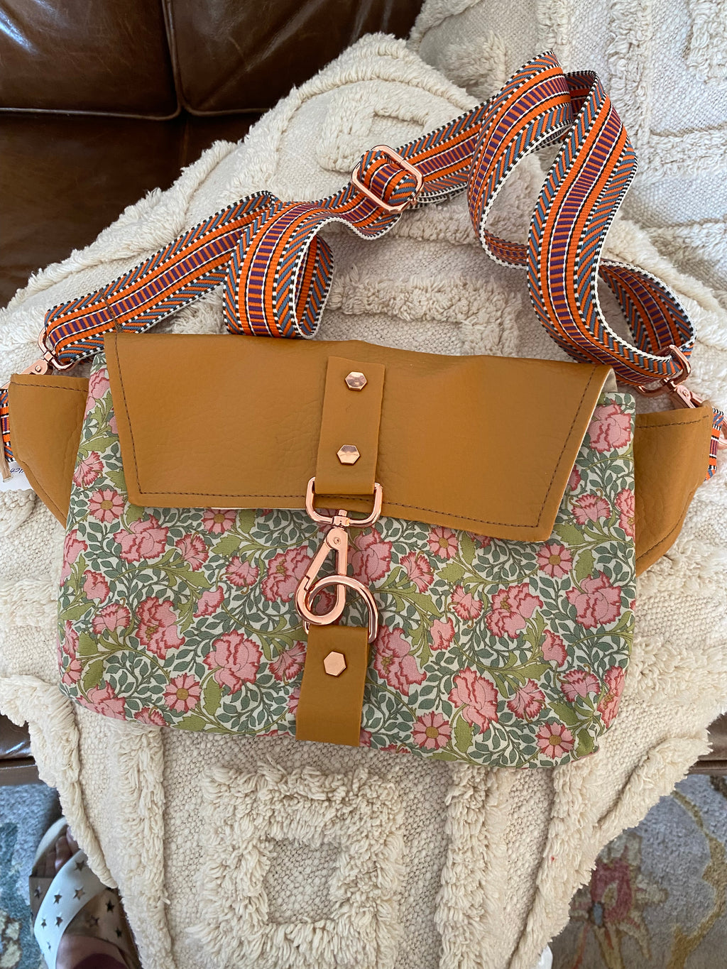 CROSSBODY POUCH