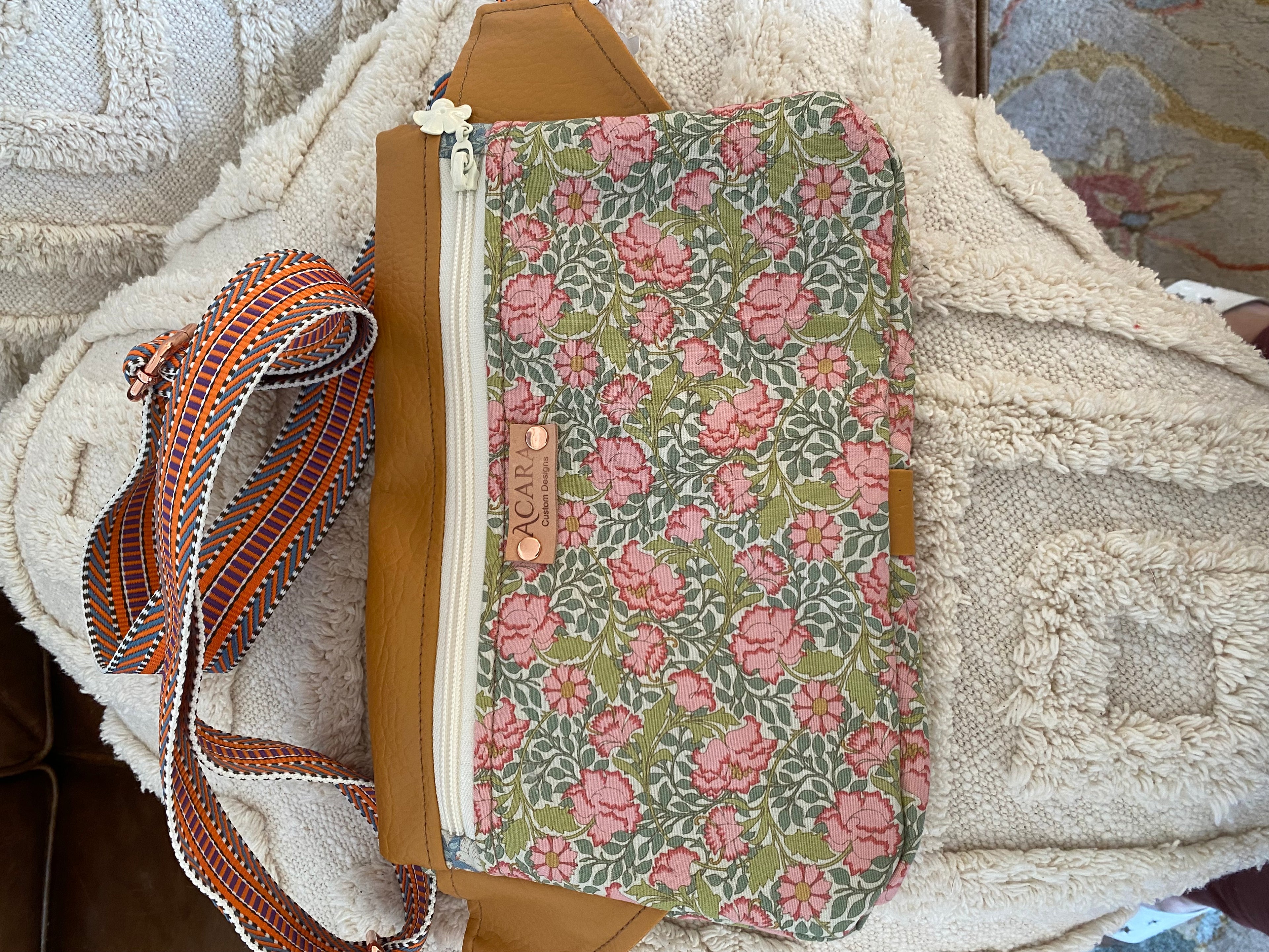 CROSSBODY POUCH
